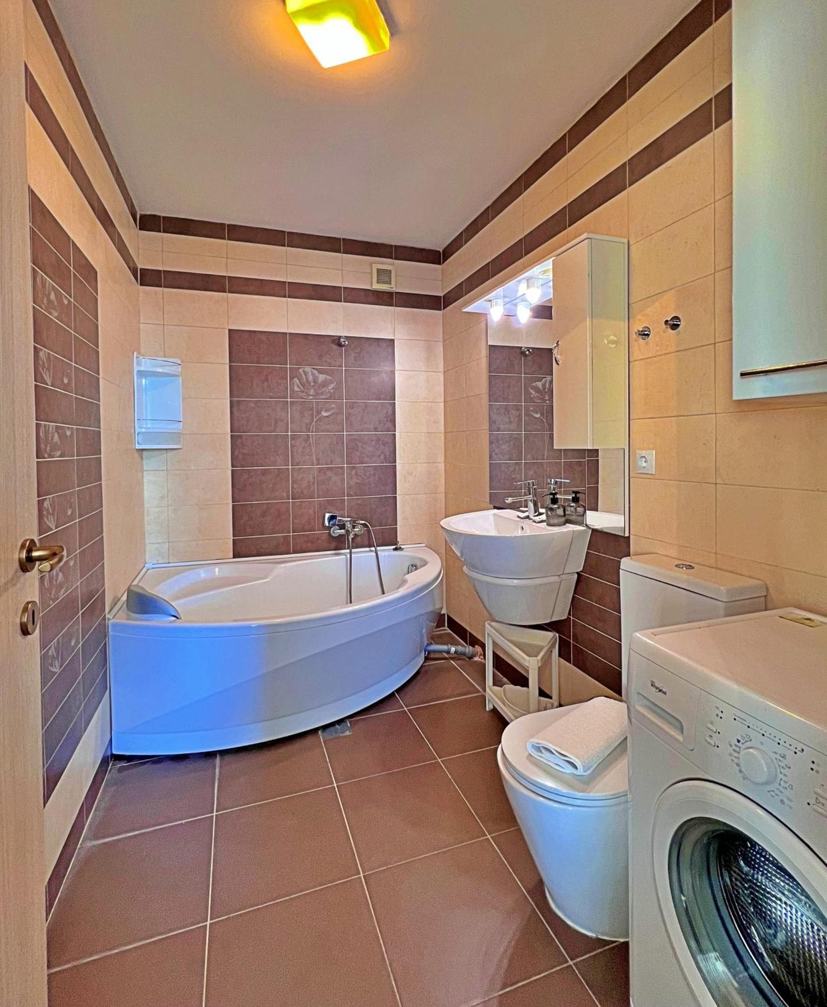 Coroni Seasons With Panoramic View *